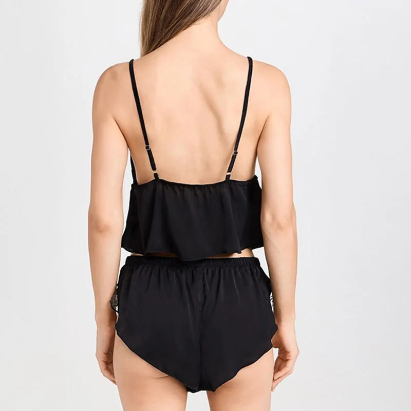 Conjunto de pijama de satén con top de tirantes en V y shorts