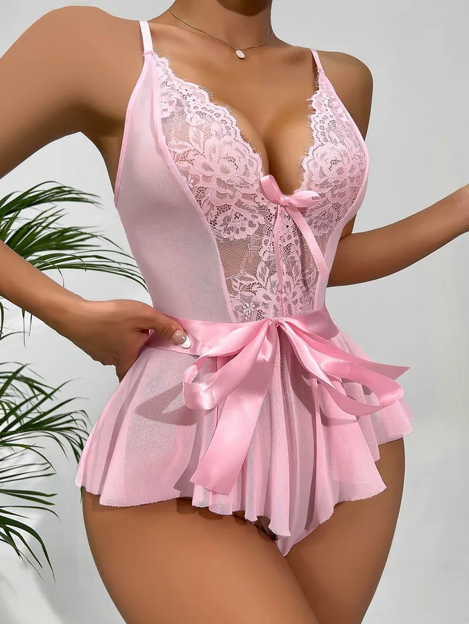 Body in pizzo con allacciatura sul retro e schiena scoperta