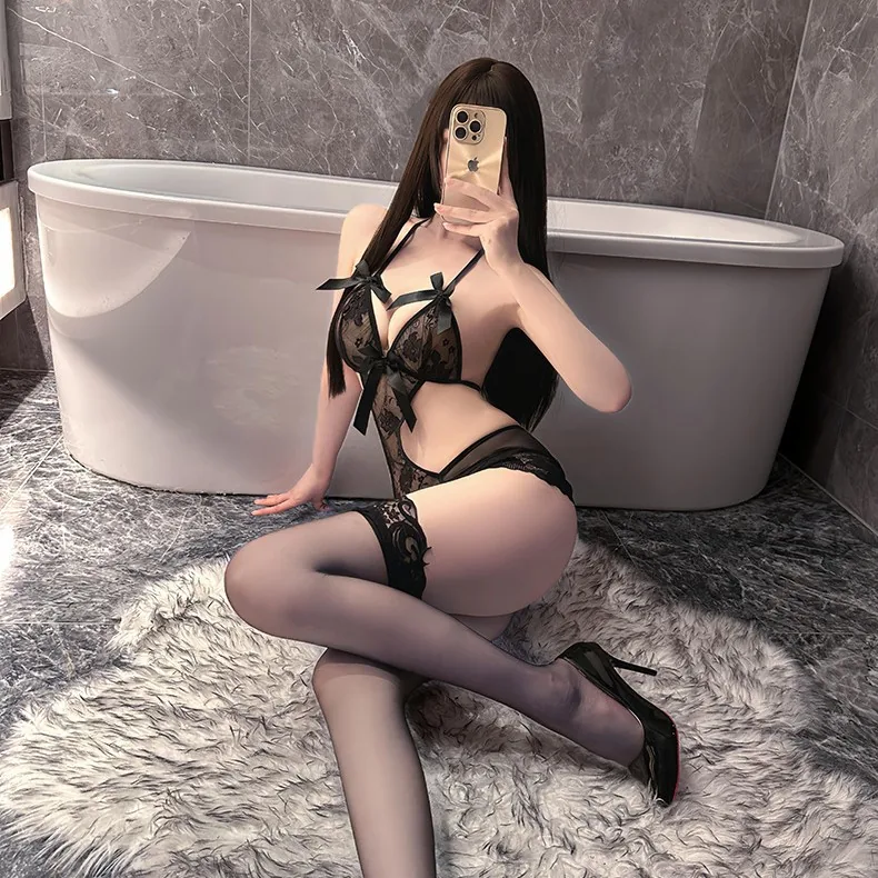 Transparenter Spitzen-Bodysuit mit Cutouts und Tanga