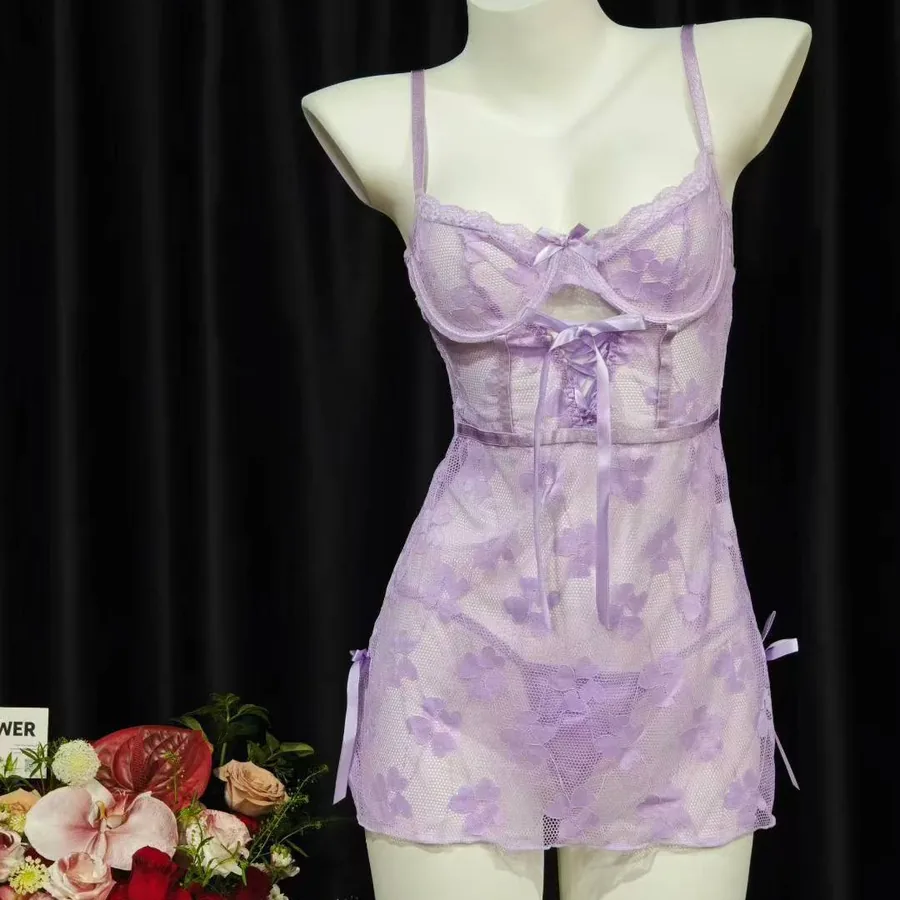 Lila Spitzen-Herz-Bodysuit