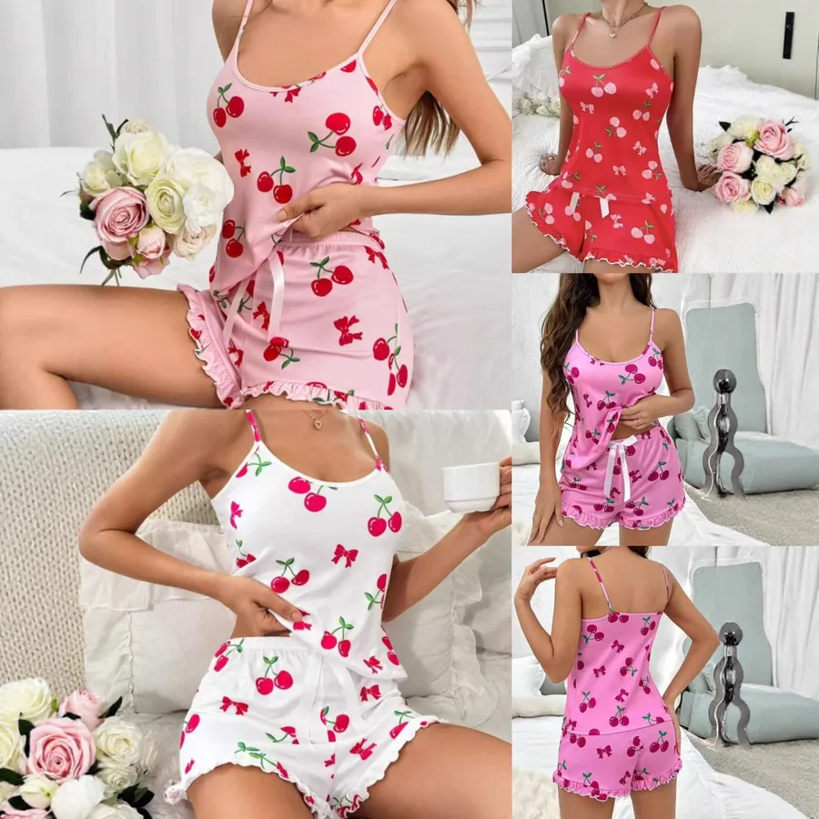 Conjunto de pijama de alças e shorts com estampa de cereja