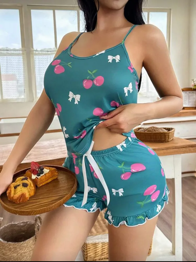 Conjunto de pijama de alças e shorts com estampa de cereja