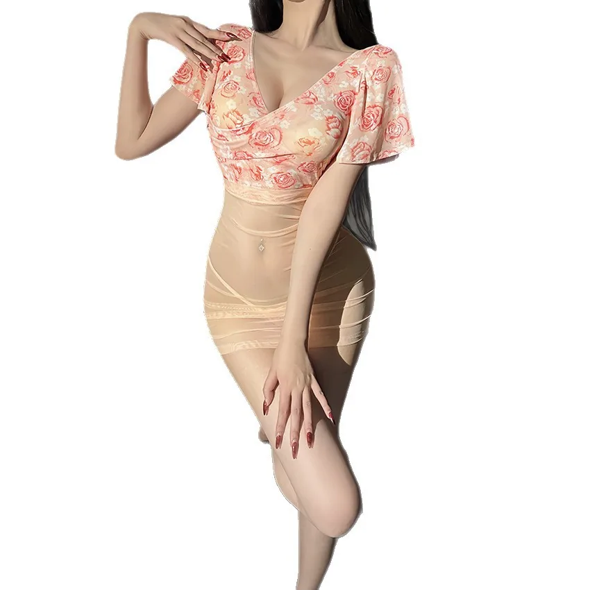 Conjunto de camisón ajustado de encaje floral con escote profundo en V y transparencias