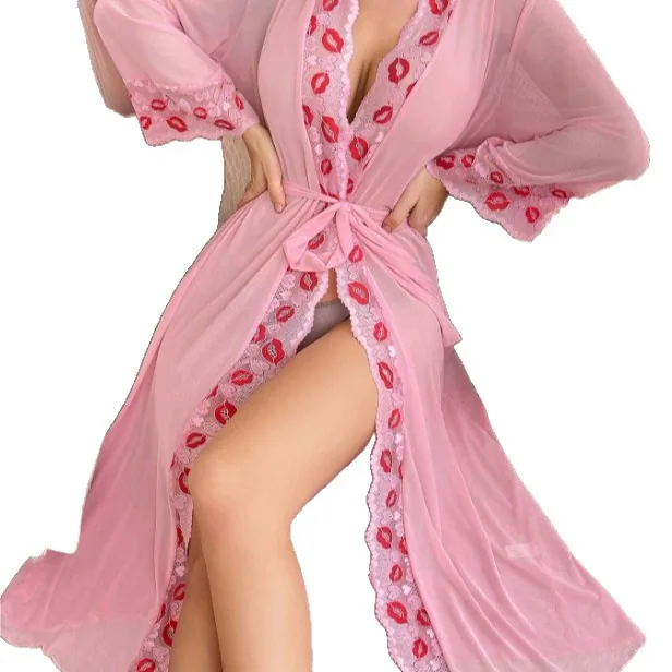 Ensemble peignoir en maille brodée