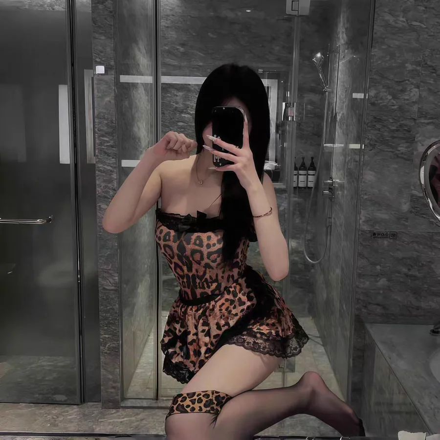 Leopard with stockings
