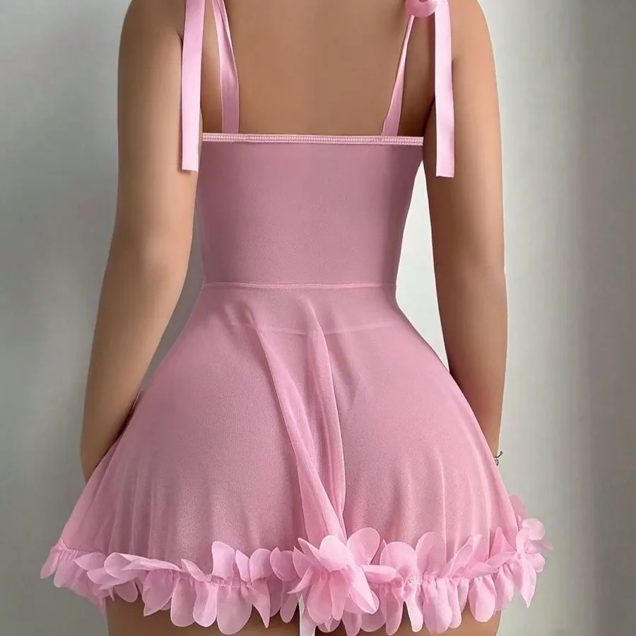 Camisón de seda fría con copas acolchadas