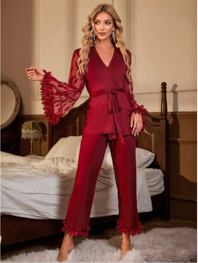 Pyjama set met hartjes van kant en uitlopende mouwen