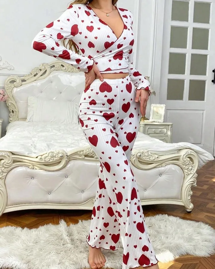 Mjuk pyjamas för kvinnor med hjärtmönster, långärmad tröja och byxor