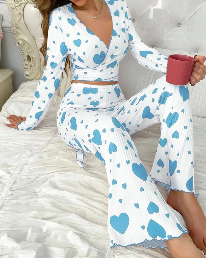 Mjuk pyjamas för kvinnor med hjärtmönster, långärmad tröja och byxor