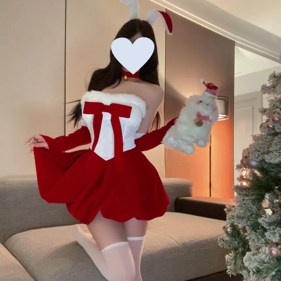 Samt-Weihnachtskleid mit Herzausschnitt und Schleife